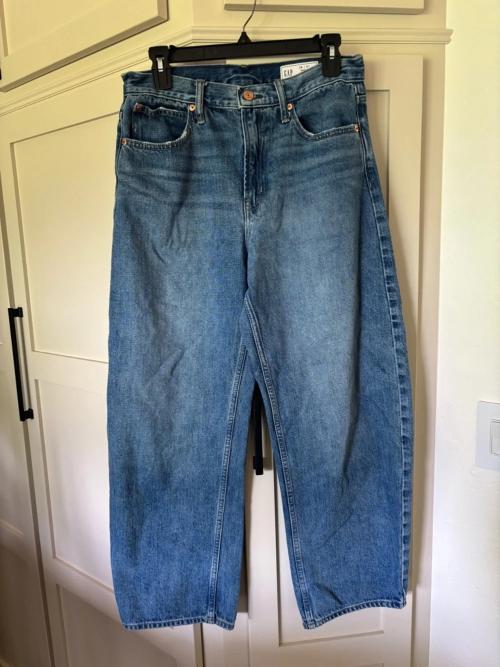 GAP High Rise Barrel Jean Medium Wash size 28s - Picture 3 of 10